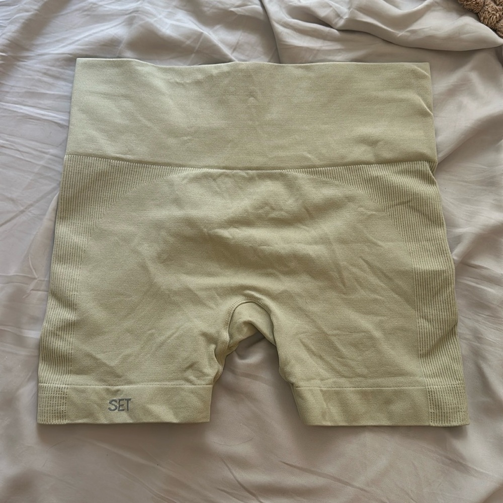 Set Active Sculptflex Bike Shorts - Oat Milk size medium C
